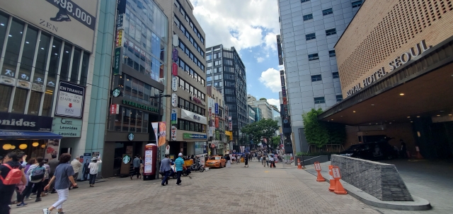 オリーブヤング明洞本店の近くの風景