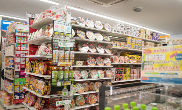 成田空港のコンビニの店内の様子