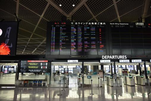 成田空港のコンビニで買い物してから出国審査に向かう人が撮影した様子