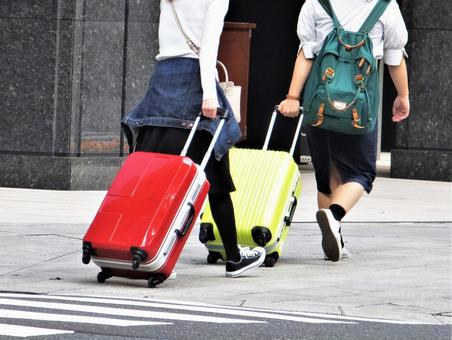 成田空港で前泊してから空港に向かう人たち