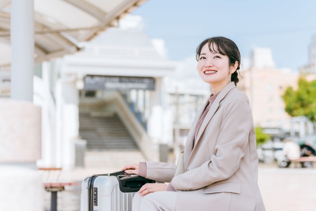 台湾のタクシーを待つ女性